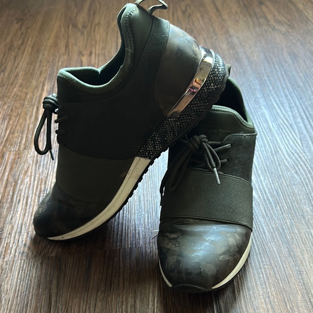 Shoe Dazzle Men's Olive and Black Sneakers